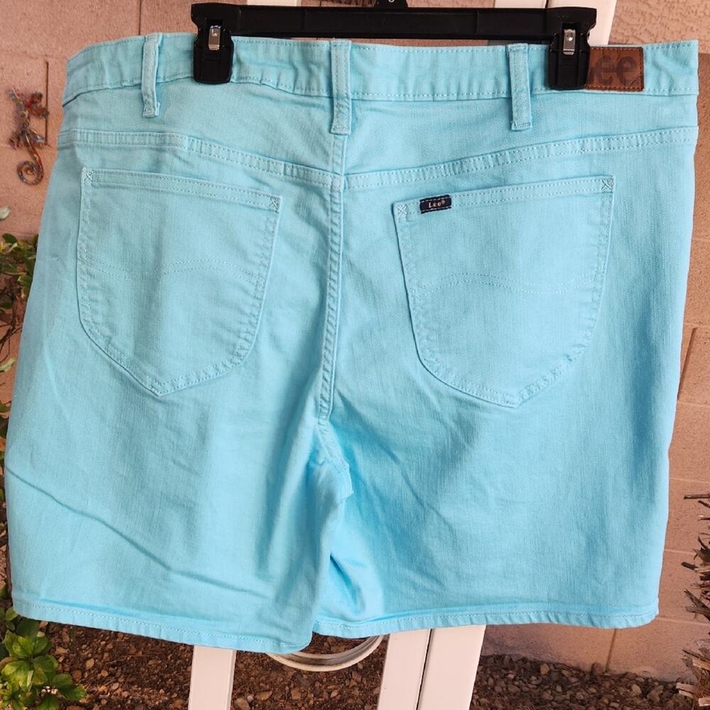 Lee Premium Quality Light Blue Denim shorts women's 22 - Picture 3 of 4